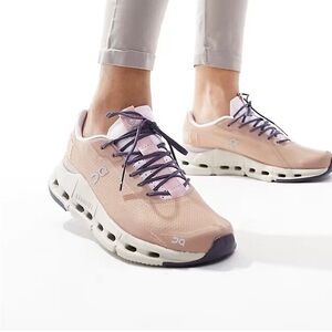 On Cloud Cloudnova Form Woman’s Sneaker size 8.5